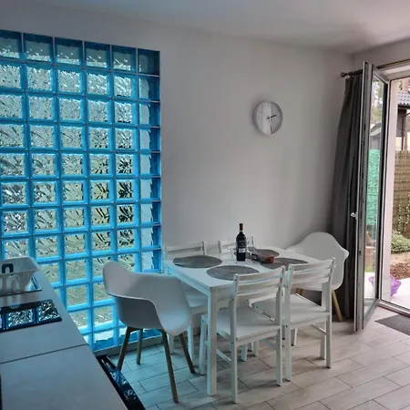 Domek,apartament Z Ogrodkiem 5 Min Od Plazy
